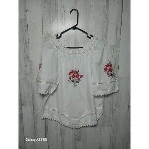 Vintage Giovani Floral Embroidered Peasant Top Made In Greece